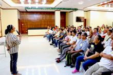 Participants of the Free Seminar on Swine raise their concerns to ATI-ITCPH Training Specialist Dr. Amy Gonzales-Eguia.