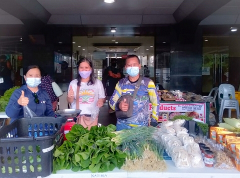 SDES personnel selling their produce at the Kadiwa in ATI