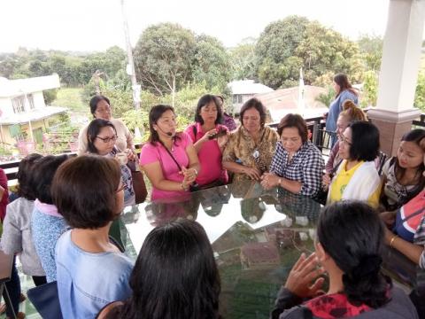 Desiree Duran, owner of the Duran Farm, briefing the participants during the farm tour.